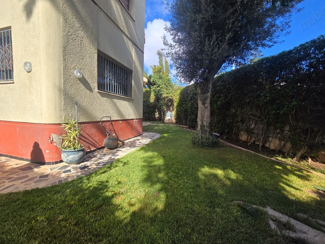 Villa de esquina para renovar en CIL