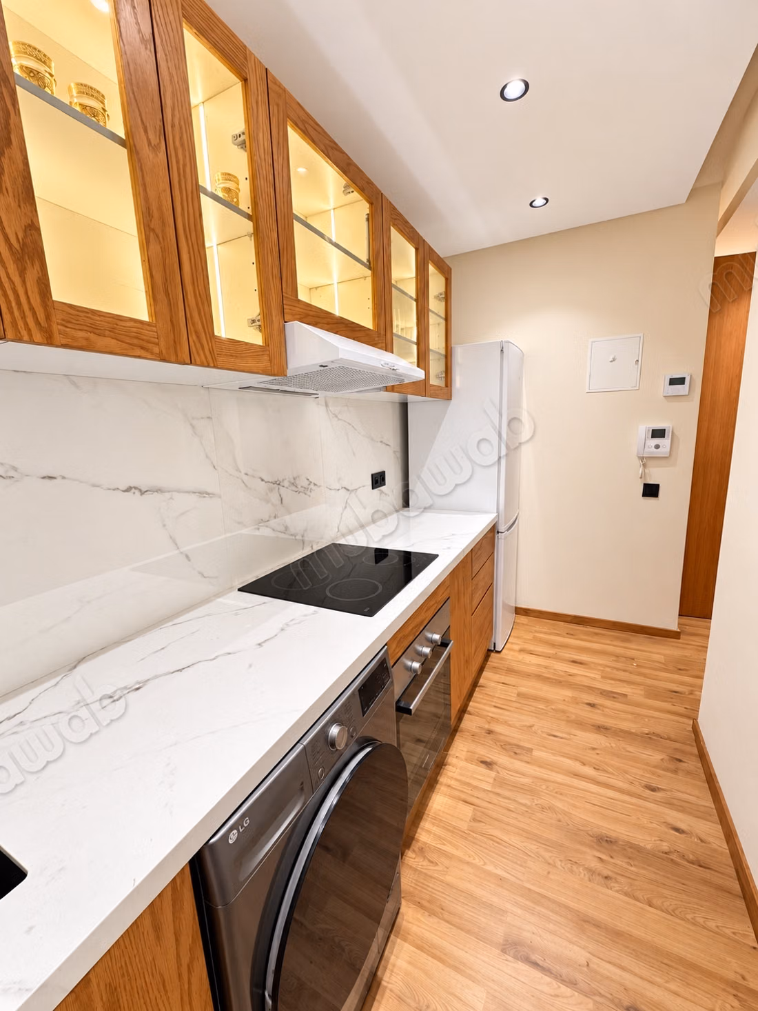 Studio d’architecte de 60m2 à louer à Triangle d'Or.
Bien meublé