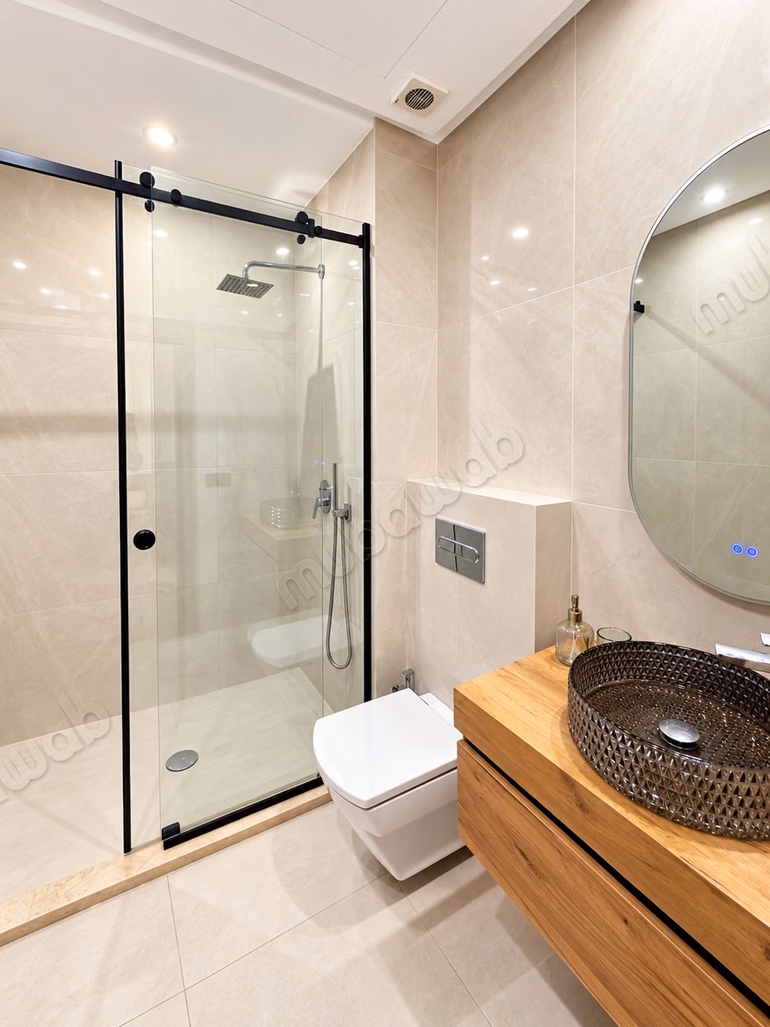Studio d’architecte de 60m2 à louer à Triangle d'Or.
Bien meublé