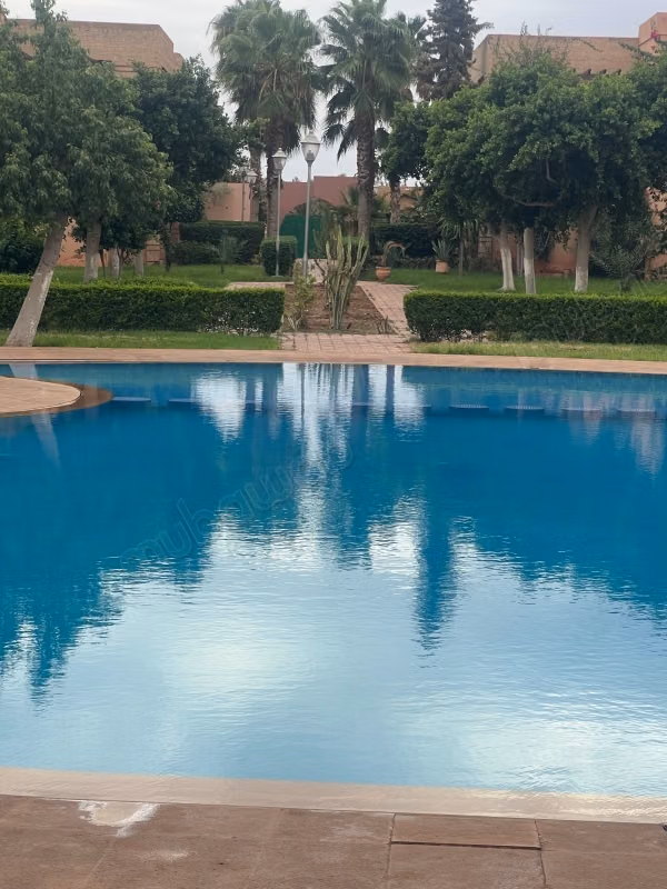 Appartement à louer dans la Route de l'Ourika. 2 chambres. Cheminée, piscine