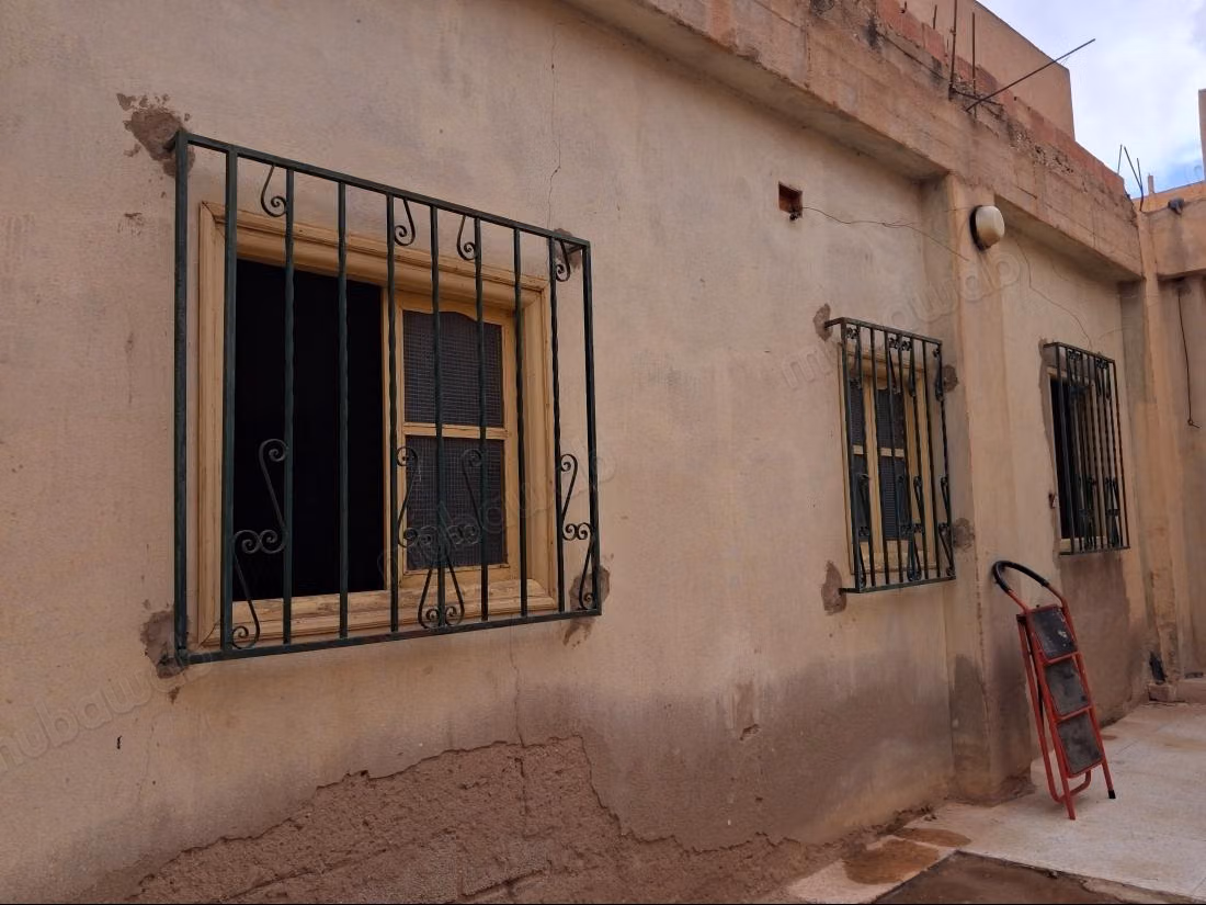 Achat d'une maison spéciale à Tawrirt. 2 belles chambres