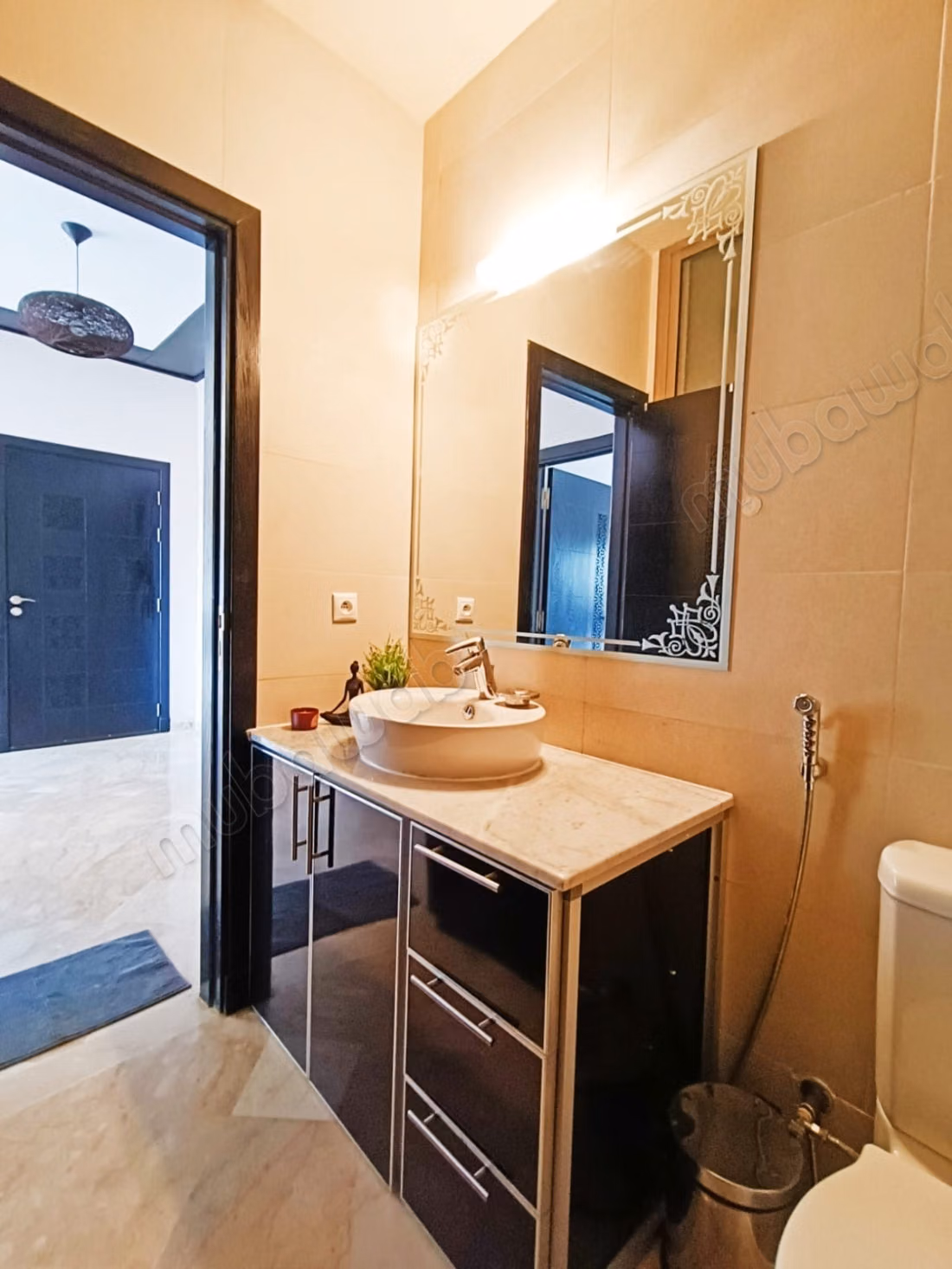 En un hermoso complejo cerrado con piscina, a 20 minutos del centro, bonito apartamento, 2 habitaciones, terraza