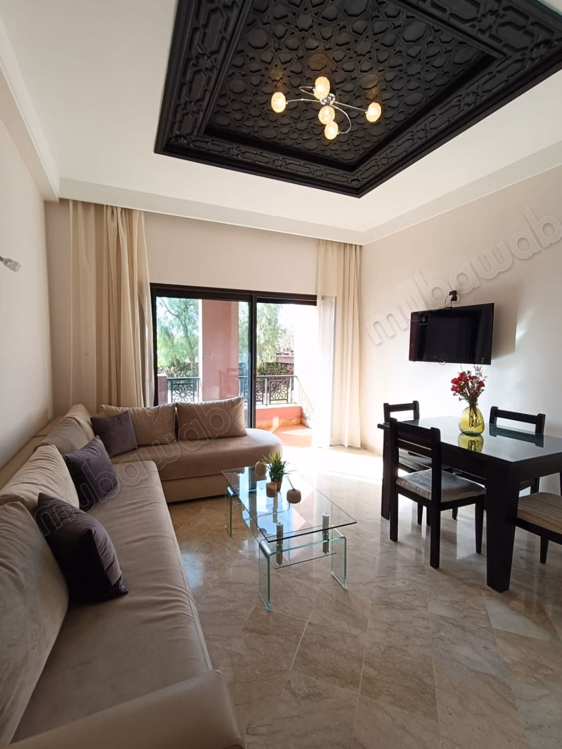 En un hermoso complejo cerrado con piscina, a 20 minutos del centro, bonito apartamento, 2 habitaciones, terraza