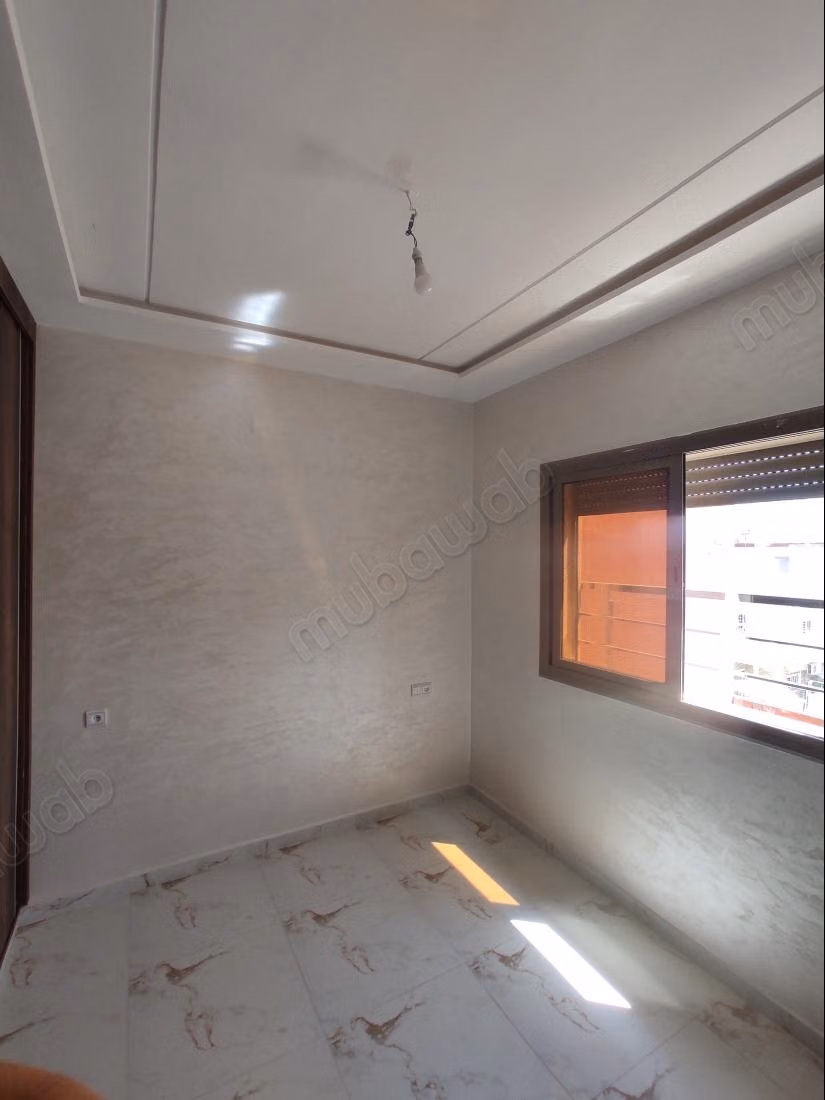 Bel appartement à vendre à Saïdia. 
2 grandes pièces. 
Cuisine bien équipée