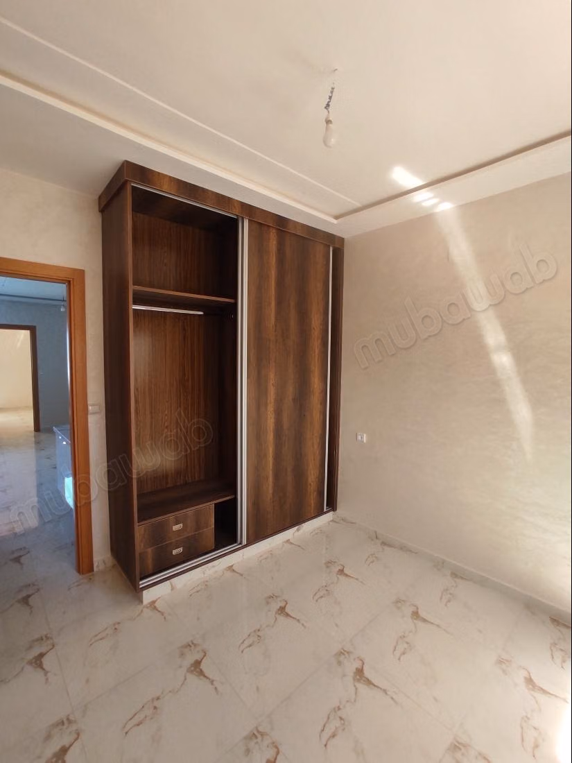 Bel appartement à vendre à Saïdia. 
2 grandes pièces. 
Cuisine bien équipée