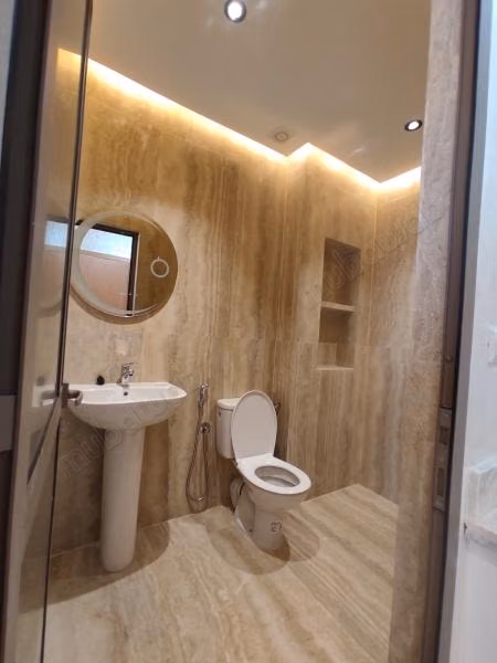 Bel appartement à vendre à Saïdia. 
2 grandes pièces. 
Cuisine bien équipée
