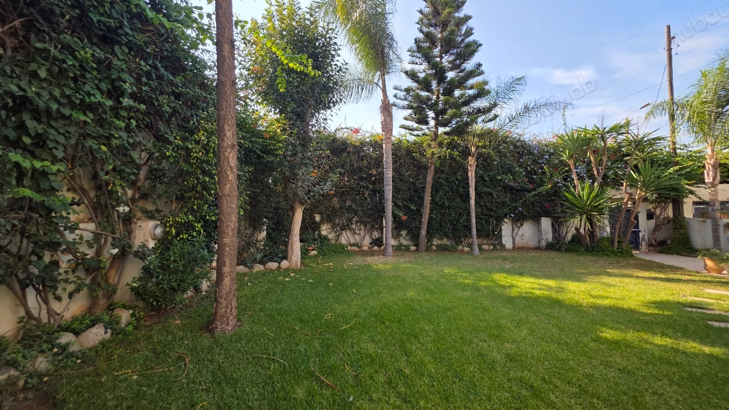 Villa en venta en la Oasis Jardín y piscina