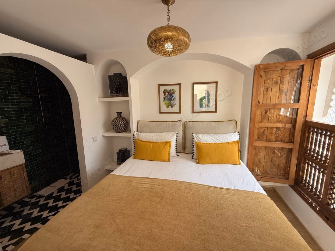 Superbe riad à vendre à Riad Zitoun. 4 chambres agréables. Salon Marocain, sécurité