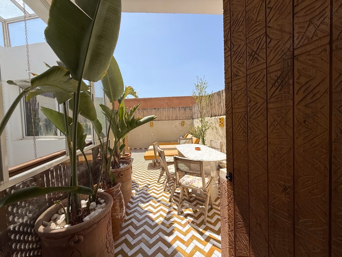 Superbe riad à vendre à Riad Zitoun. 4 chambres agréables. Salon Marocain, sécurité