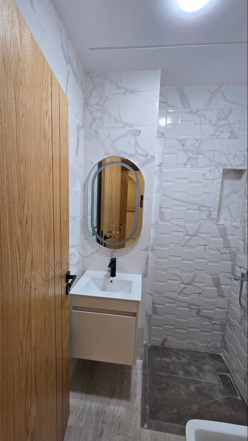 Impresionante apartamento en venta en Martil. 2 habitaciones grandes. Entorno tranquilo con vista a la montaña, puerta blindada