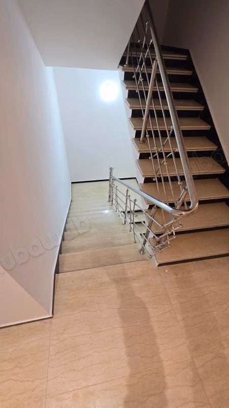 Impresionante apartamento en venta en Martil. 2 habitaciones grandes. Entorno tranquilo con vista a la montaña, puerta blindada