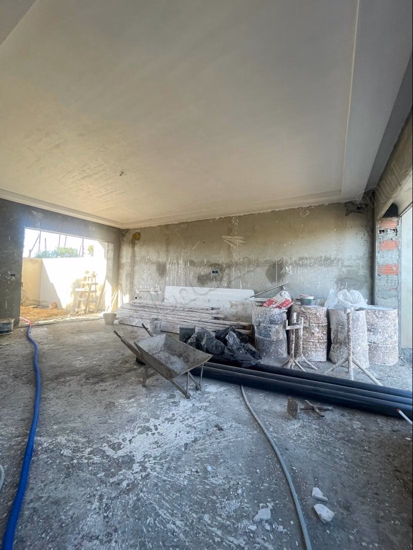 For sale an unfinished villa in Raoued beach