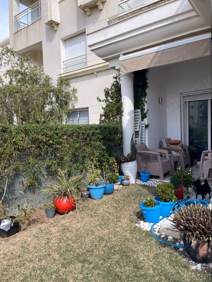 For rent an S1 apartment with garden by the lake