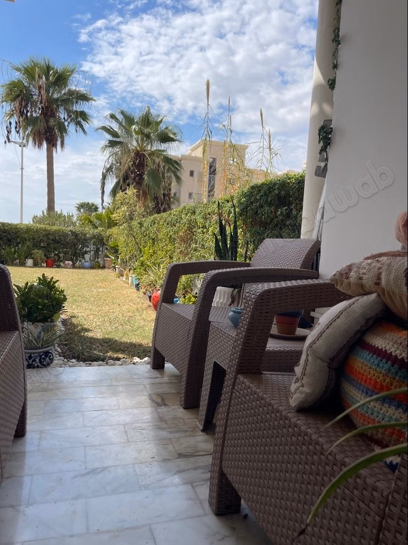 For rent an S1 apartment with garden by the lake
