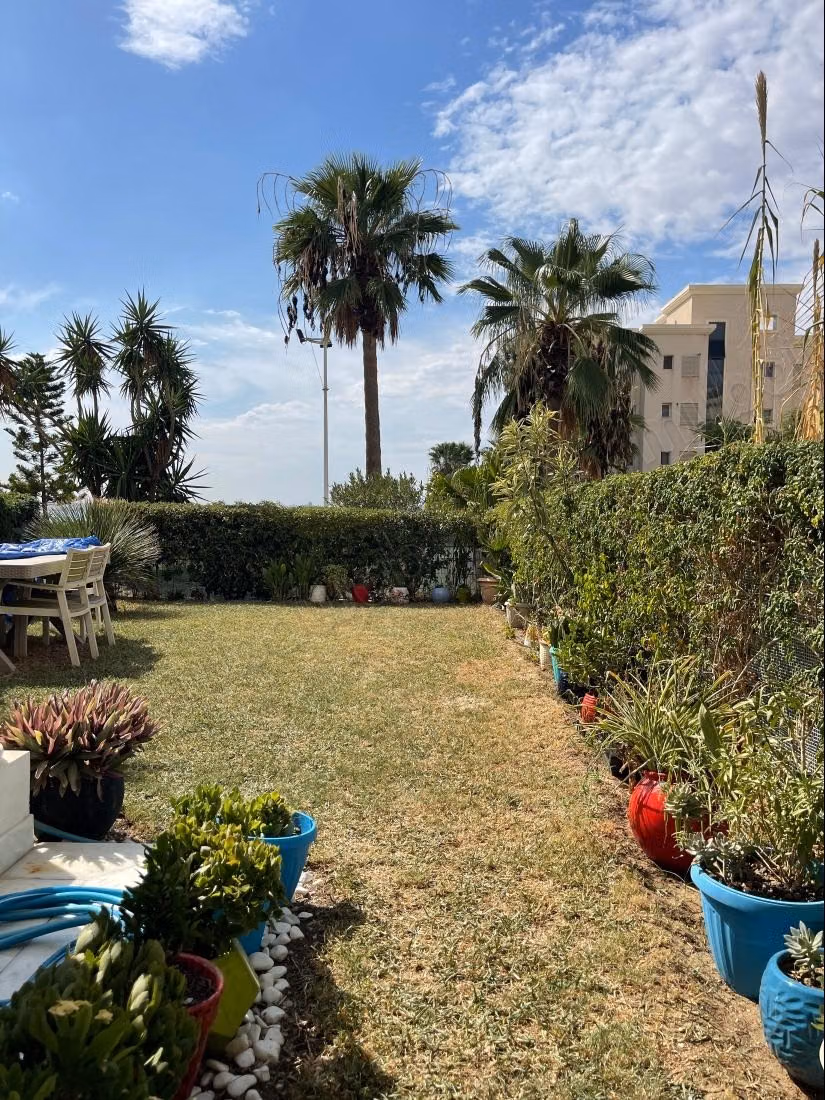 For rent an S1 apartment with garden by the lake