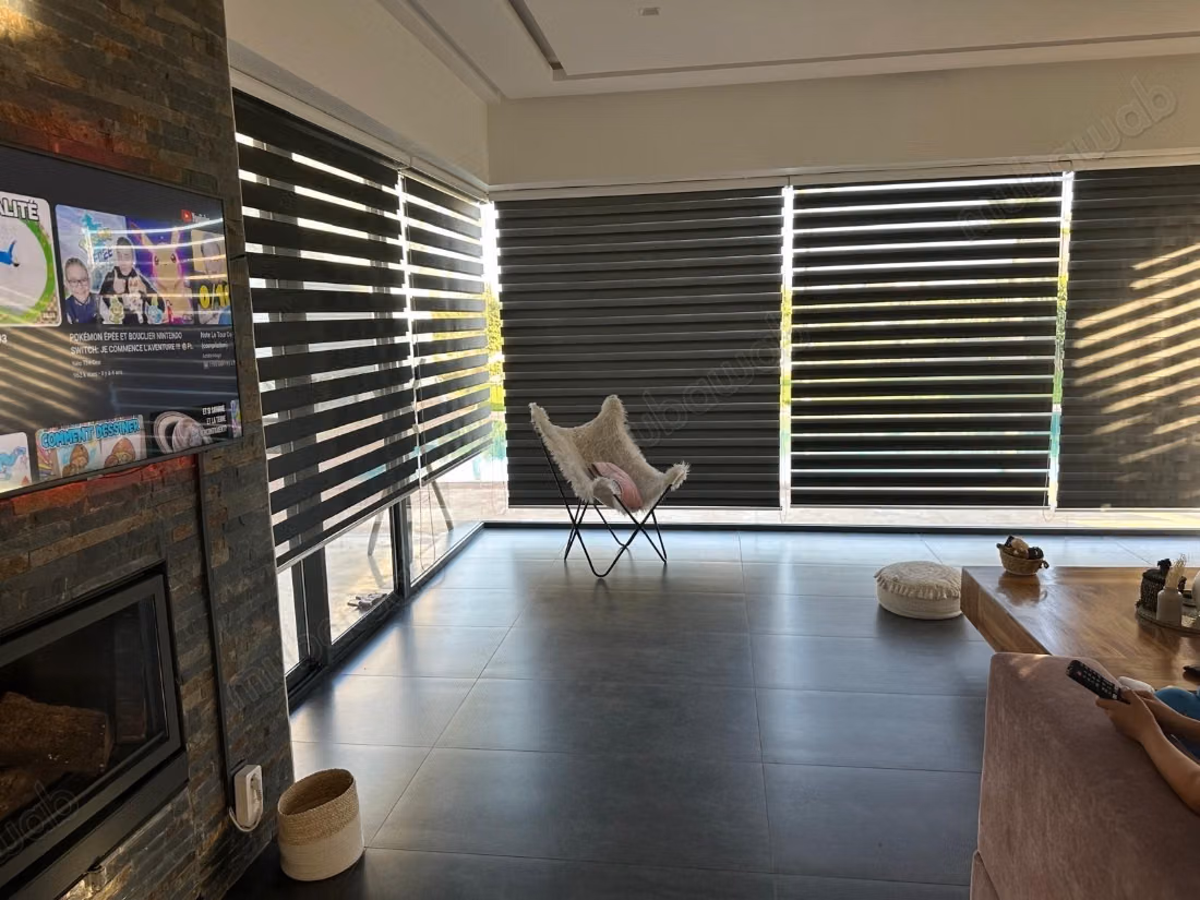 Vente villa de luxe à Route de Ouarzazate.
Superficie 300 m².
Meublé
