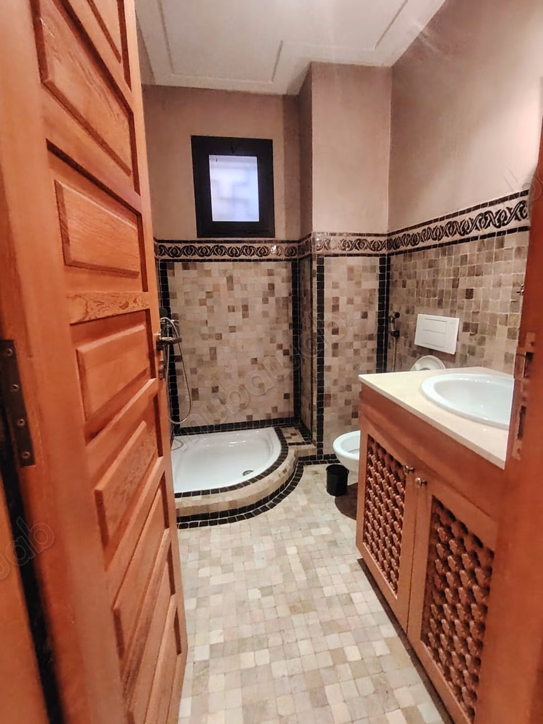 Appartement à vendre à Route de Casablanca. 
3 pièces. 
Piscine, climatisation
