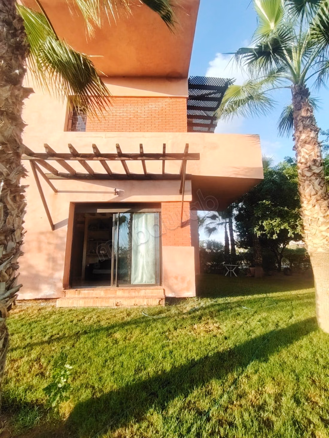 Appartement à vendre à Route de Casablanca. 
3 pièces. 
Piscine, climatisation