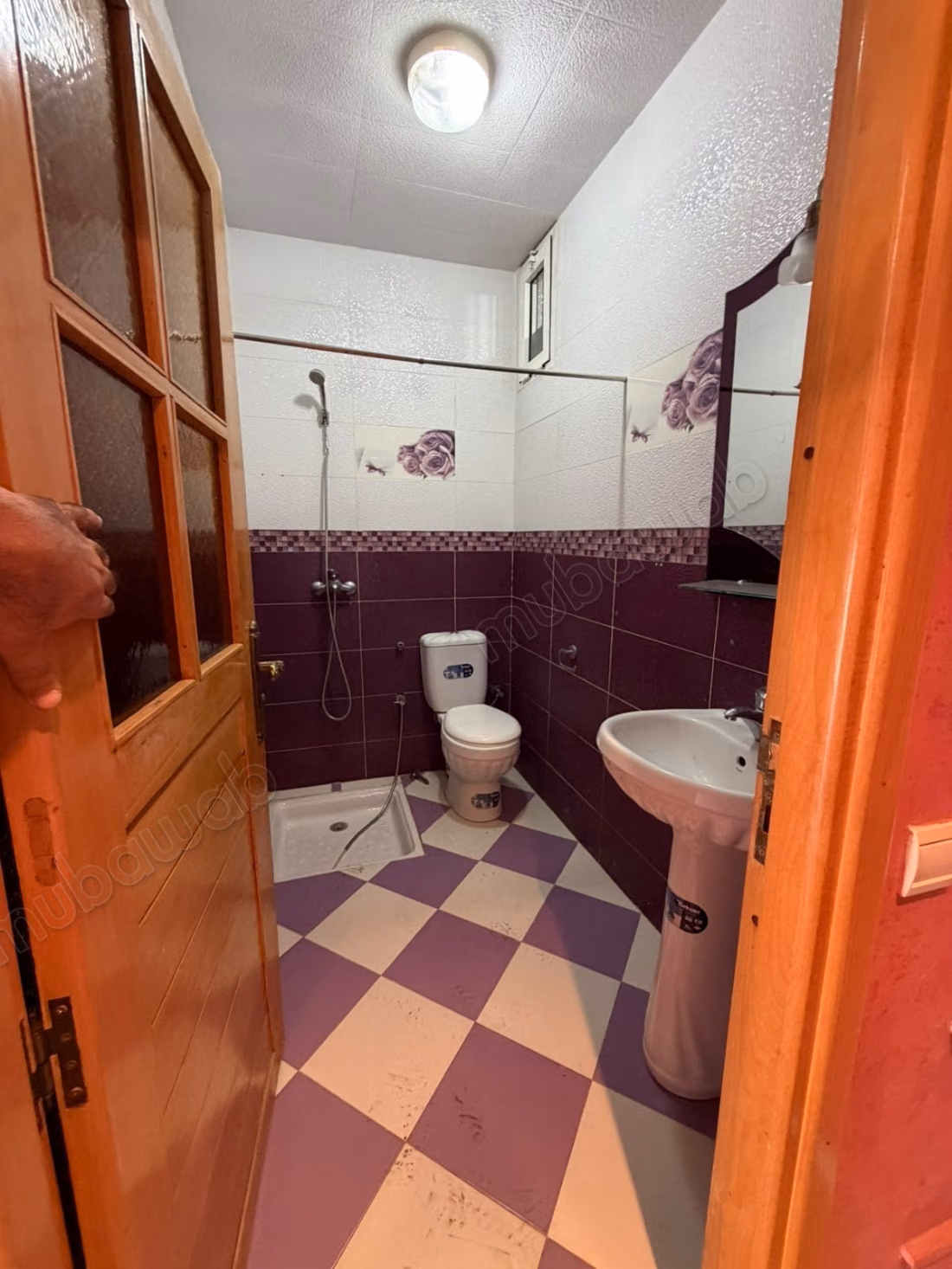 Superbe appartement à vendre à Al-Wifaq. 5 pièces confortables. Double vitrage et porte solide