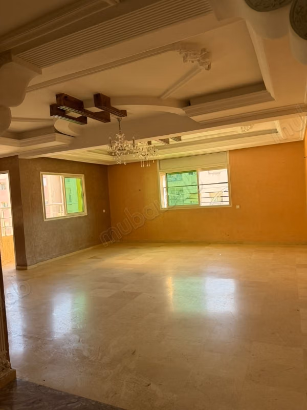 Maravilloso apartamento en venta en Al-Wifaq. 5 habitaciones cómodas. Doble acristalamiento y puerta fuerte