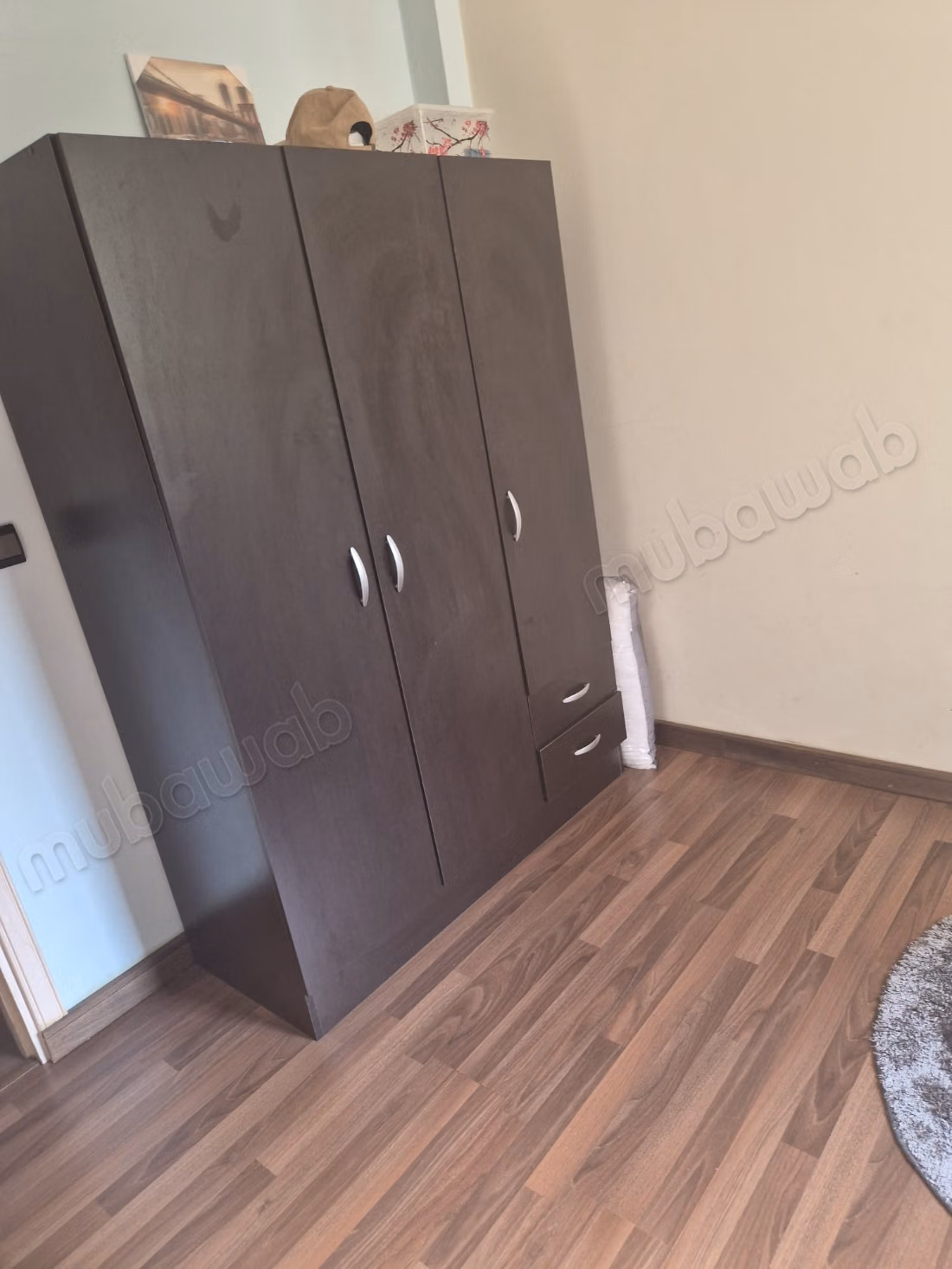 Superbe appartement à vendre à Al-Wifaq. Superficie 65 m². Porte solide, résidence sécurisée