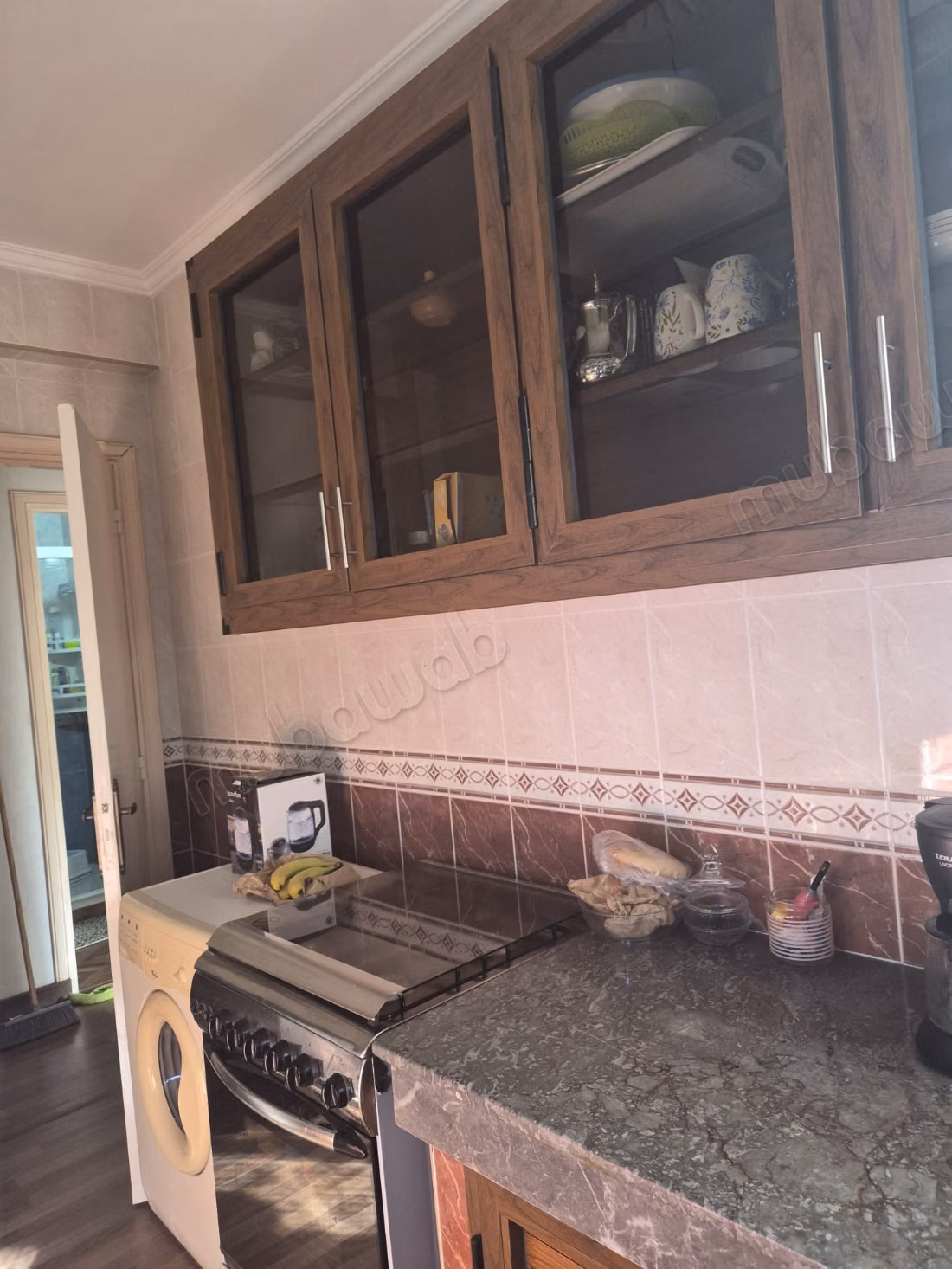 Superbe appartement à vendre à Al-Wifaq. Superficie 65 m². Porte solide, résidence sécurisée