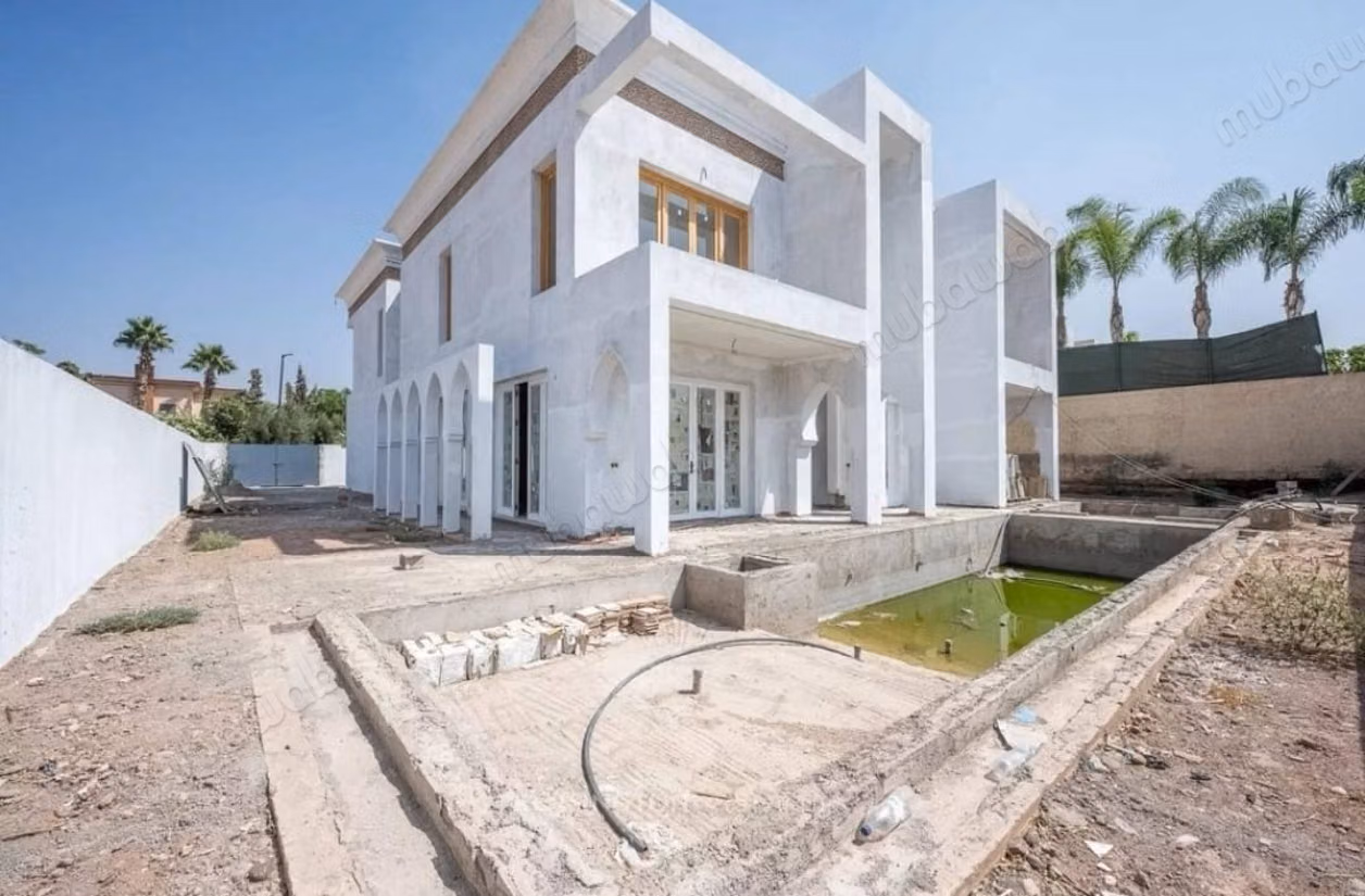 Villa neuve de style palais 682 m construit