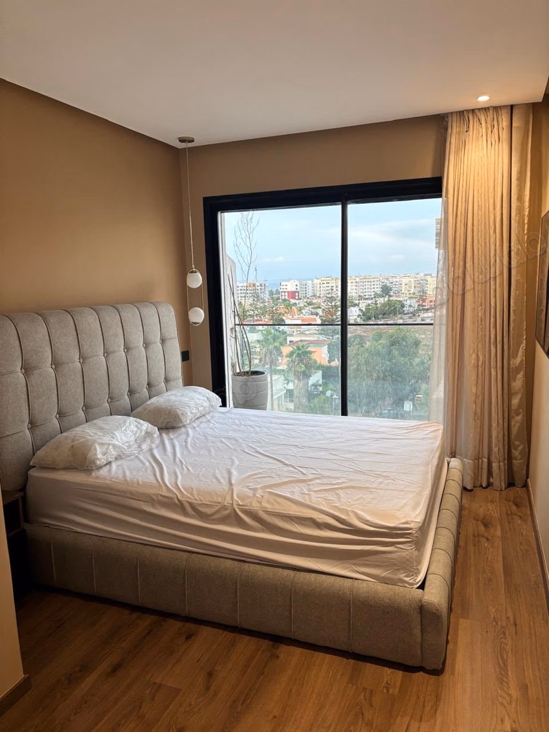 Very nice apartment for rent in Racine. 2 pleasant rooms. Furnished