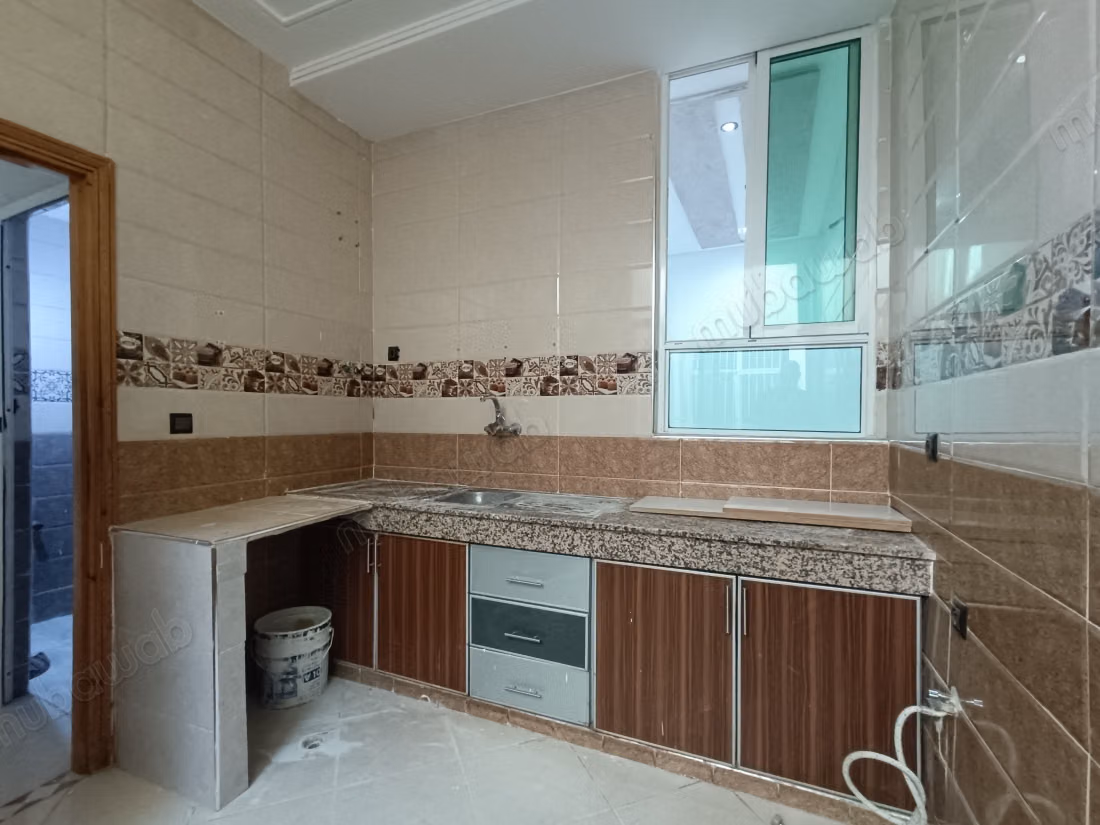 Appartement à louer à Riyad Al-Yasmin, Route Ain Chkef