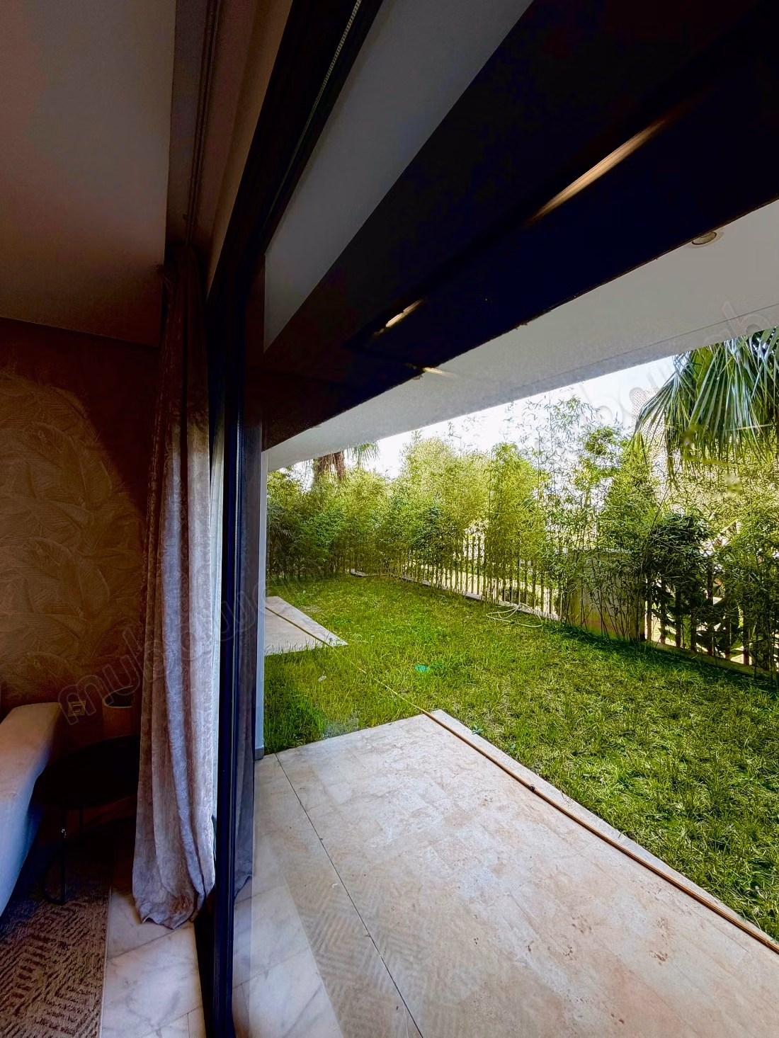 Superbe appartement haut standing avec jardin