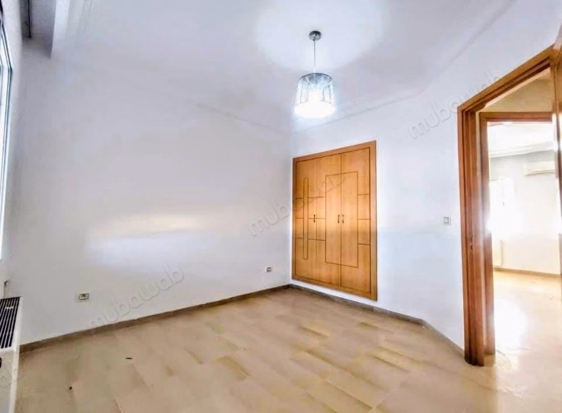 Très bel appartement en location à Cité Ennasr 2.2 belles chambres
