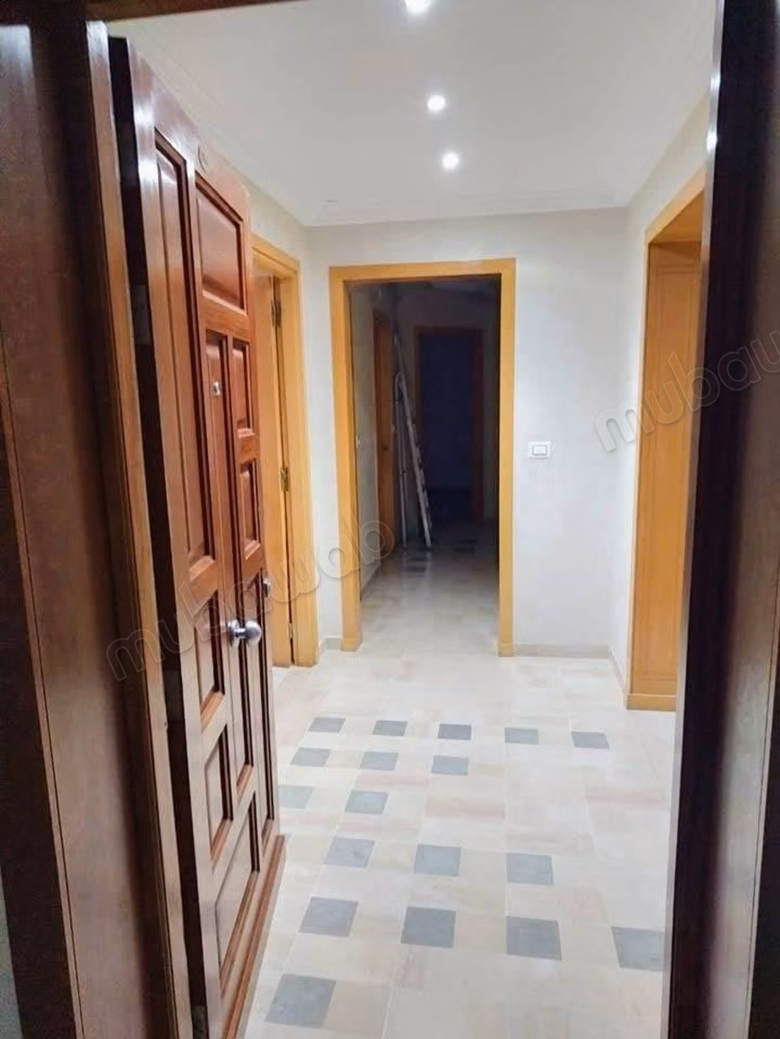 Très bel appartement en location à Cité Ennasr 2.2 belles chambres