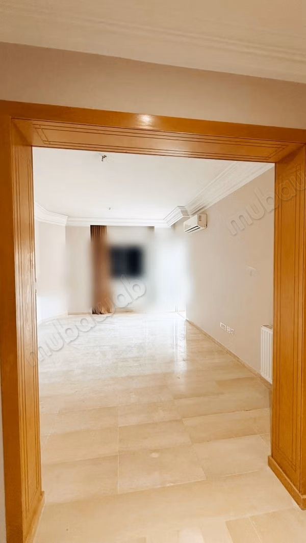 Très bel appartement en location à Cité Ennasr 2.2 belles chambres