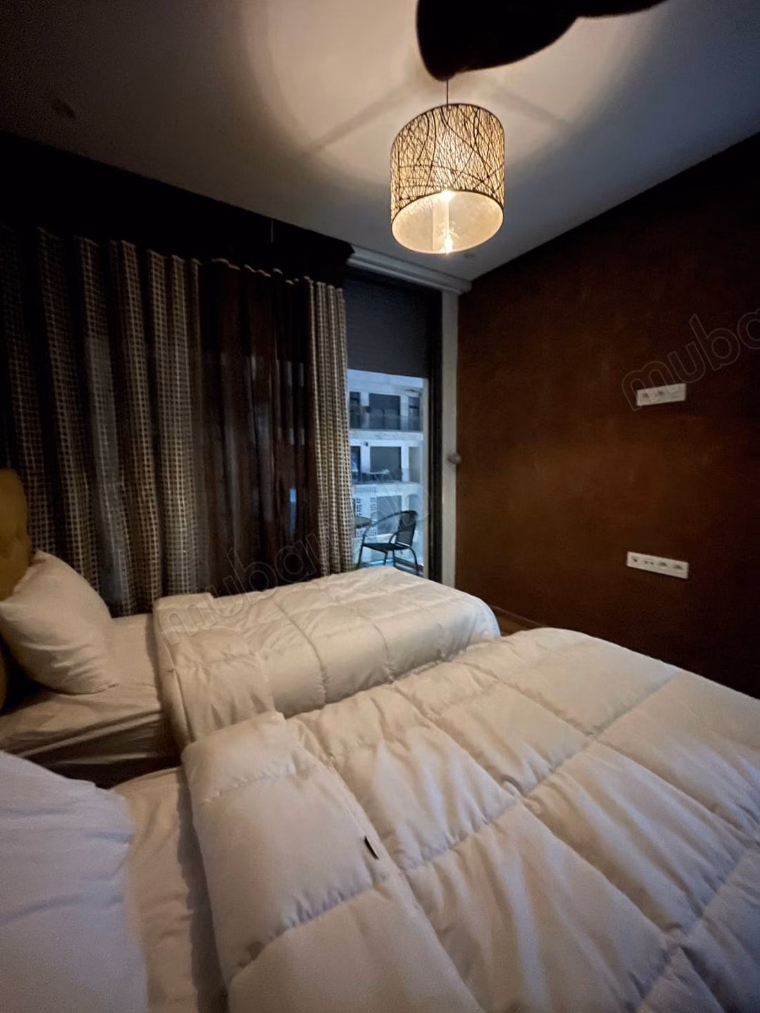 Location saisonnière à Ville Nouvelle. 
2 chambres agréables. 
Fenêtres avec double vitrage et porte blindée