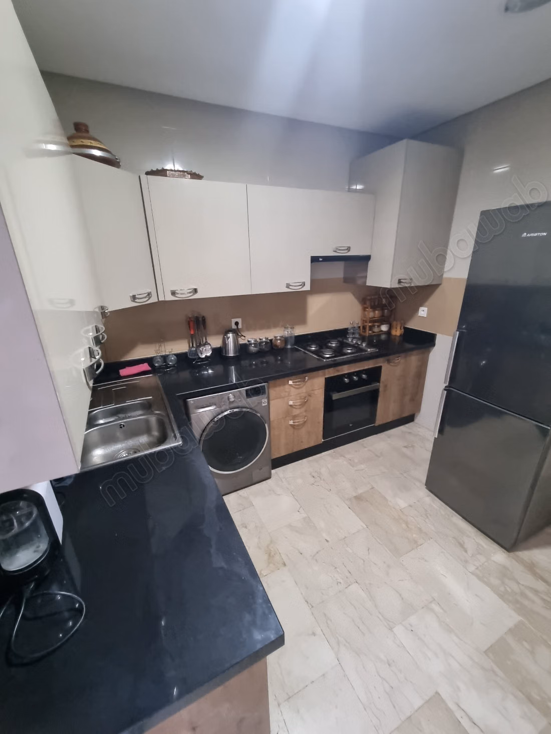 Location saisonnière à Ville Nouvelle. 
2 chambres agréables. 
Fenêtres avec double vitrage et porte blindée