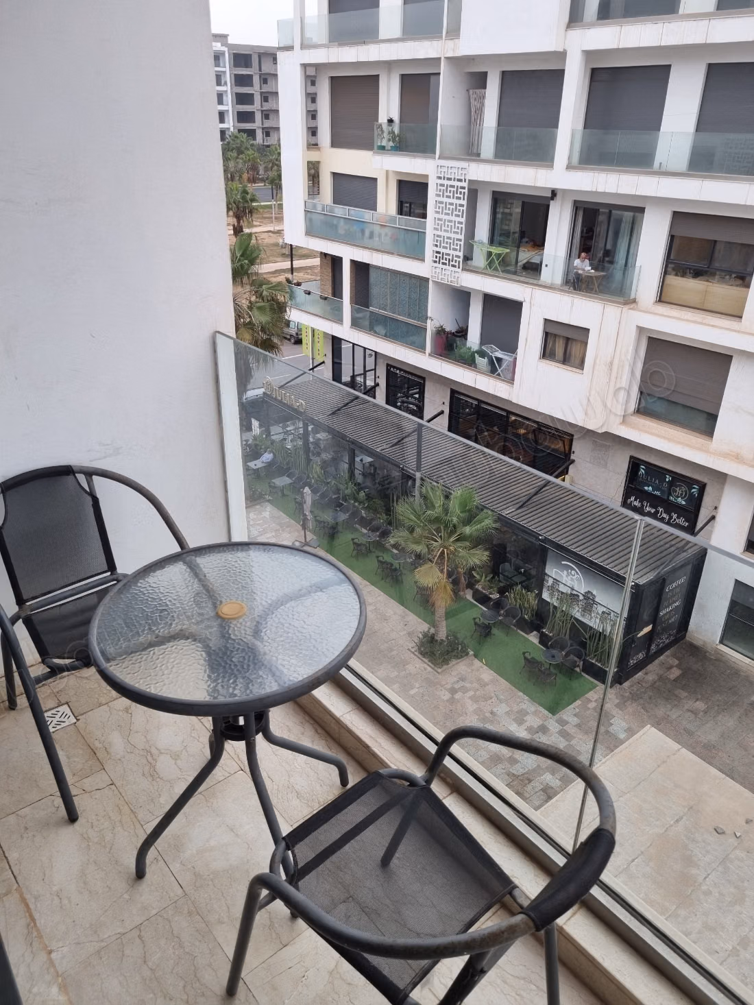Location saisonnière à Ville Nouvelle. 
2 chambres agréables. 
Fenêtres avec double vitrage et porte blindée