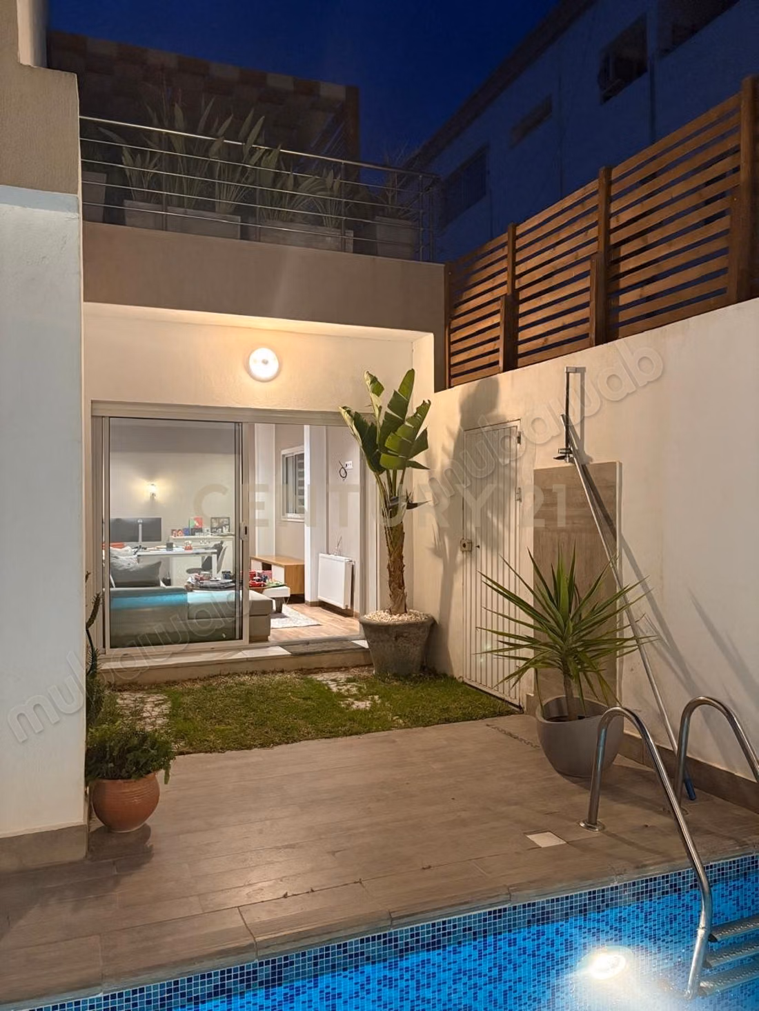 Un Duplex con piscina in affitto