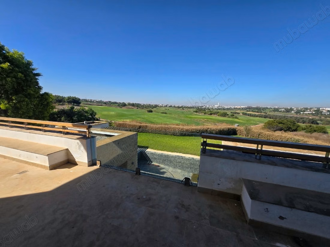 Villa de luxe à louer à Ville Verte. 
5 grandes pièces. 
Piscine, climatisation