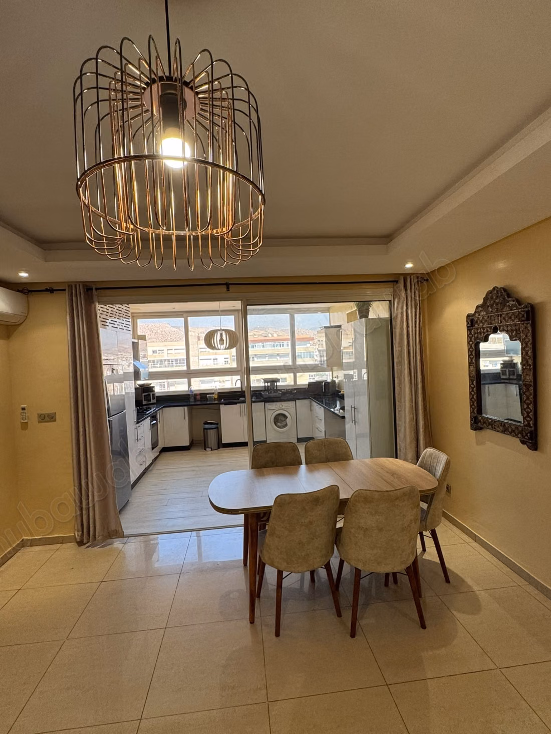 Stupendo appartamento in affitto a Hay Mohamedy, attico all'ultimo piano con 6 stanze. Terrazza e ascensore