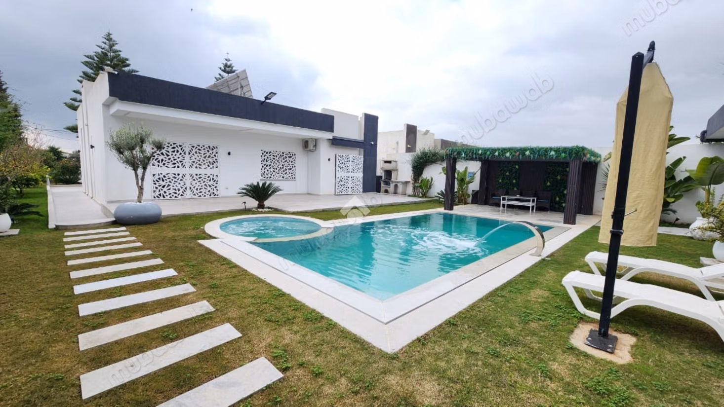 Villa S4 avec piscine et studio S1 à Boumhel
