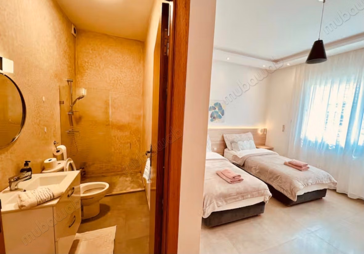 Maison de luxe à louer à Val d'or. 
3 chambres. 
Meublé