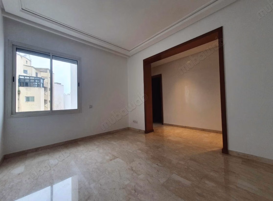 Appartement à louer à Racine. 
Superficie 190 m². 
Ascenseur et places de parking