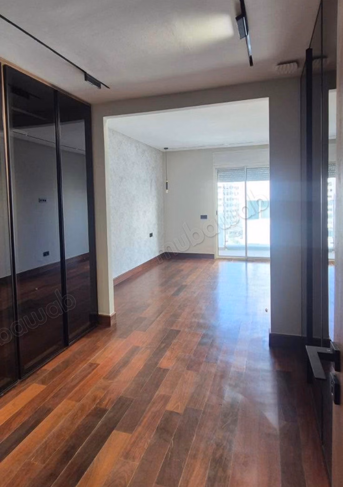 Appartement en location à Racine. 
3 chambres agréables. 
Cuisine équipée