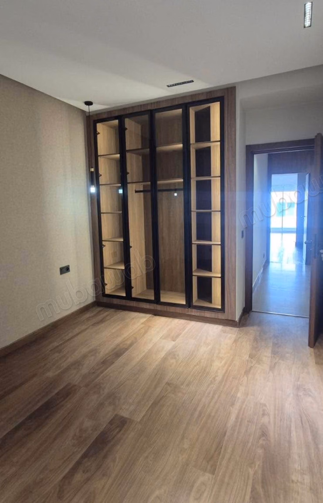 Appartement en location à Racine. 
3 chambres agréables. 
Cuisine équipée