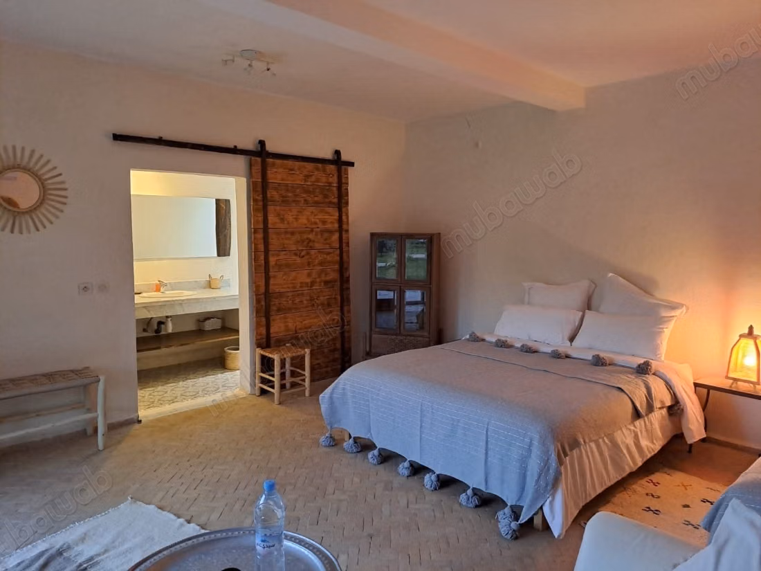 Maison de luxe à louer à Route de Fez.
Surface totale 2400 m².
Meublé