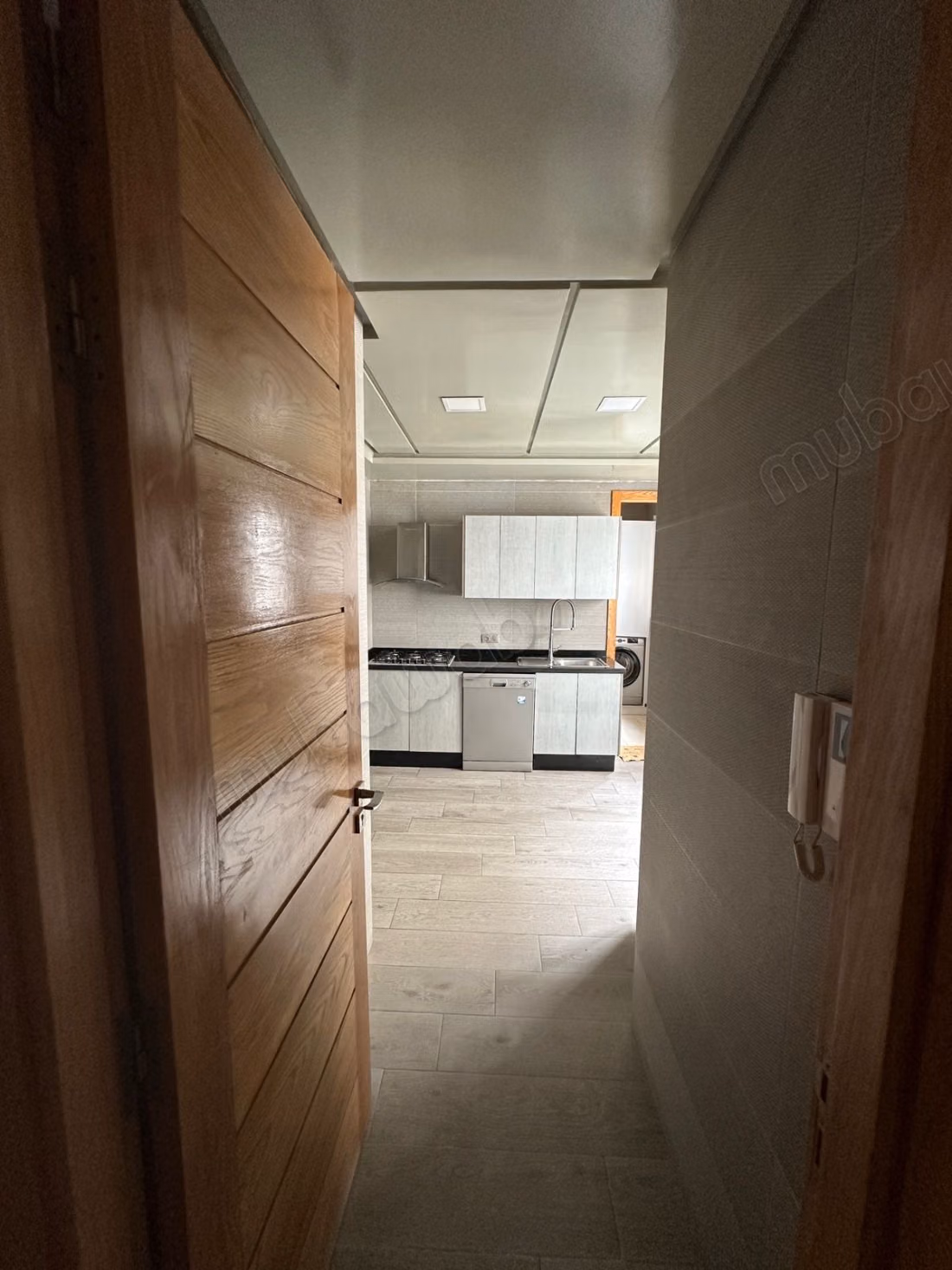 Apartment for sale in Triangle d'Or. 4 comfortable rooms. Fireplace and concierge.