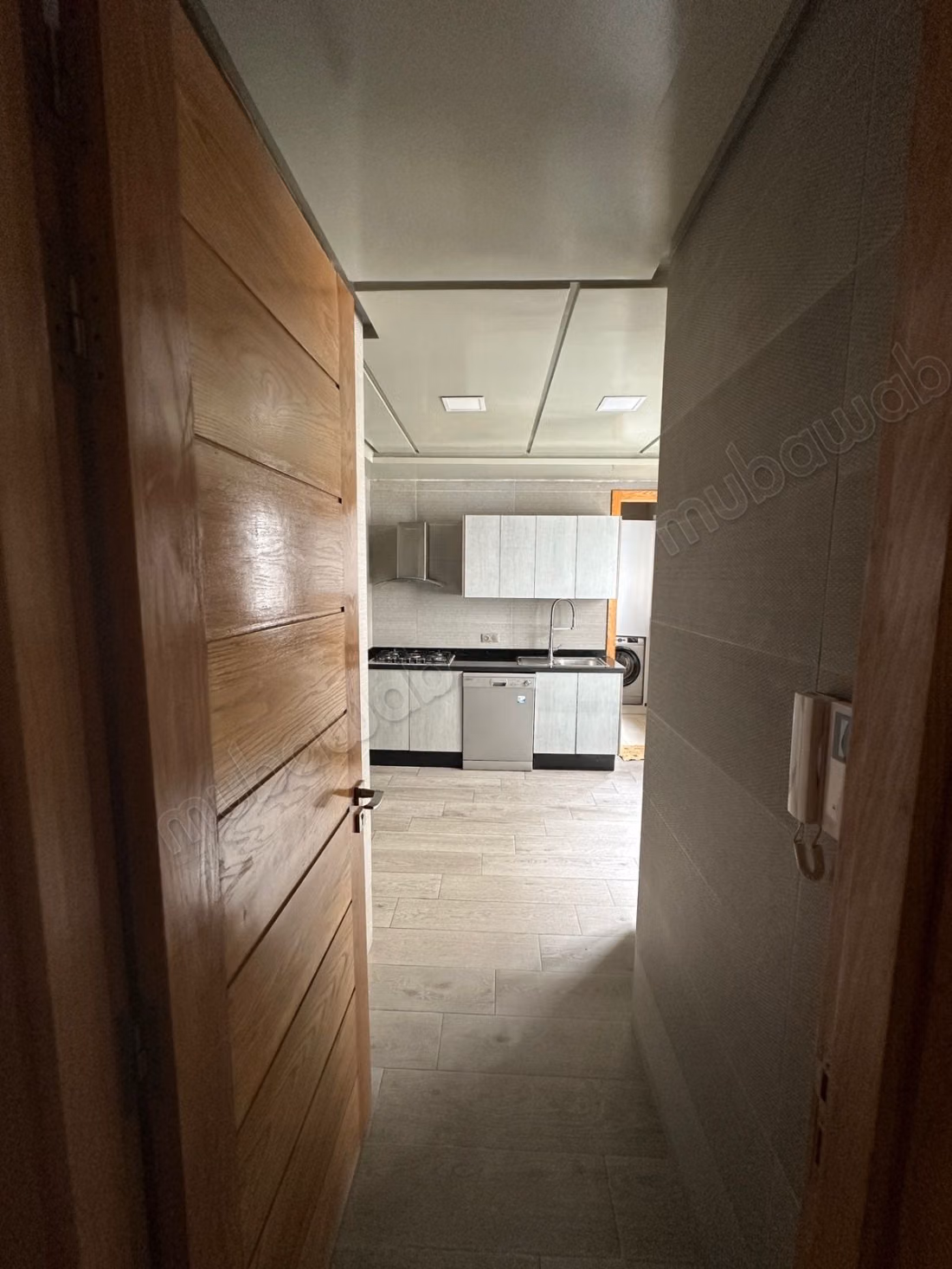 Apartment for sale in Triangle d'Or. 4 comfortable rooms. Fireplace and concierge.