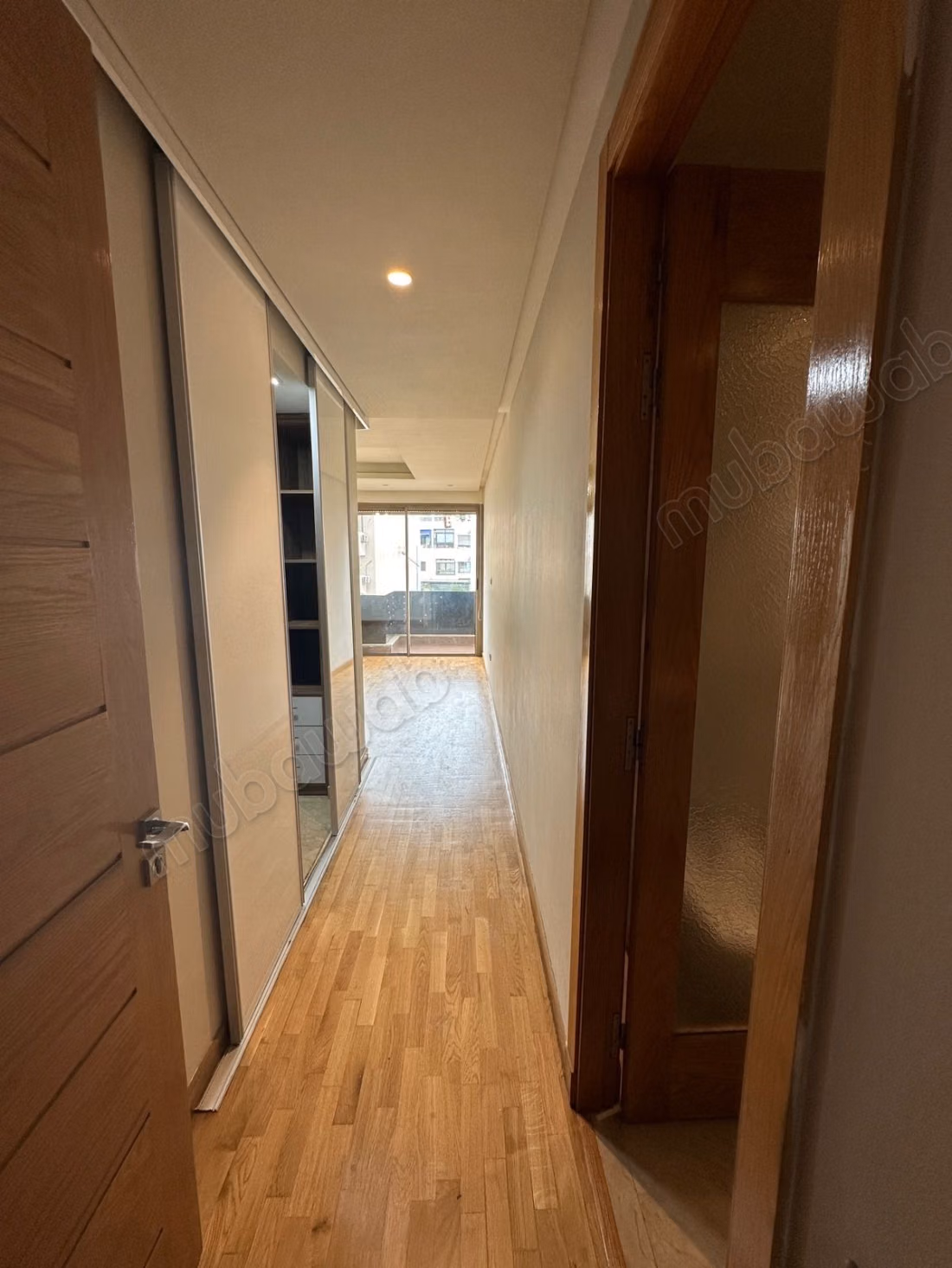 Apartment for sale in Triangle d'Or. 4 comfortable rooms. Fireplace and concierge.