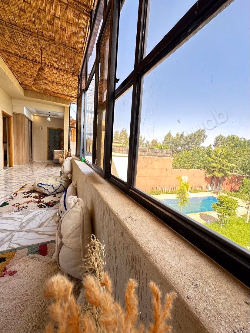 Villa à vendre à route d’ourika 
ghmate