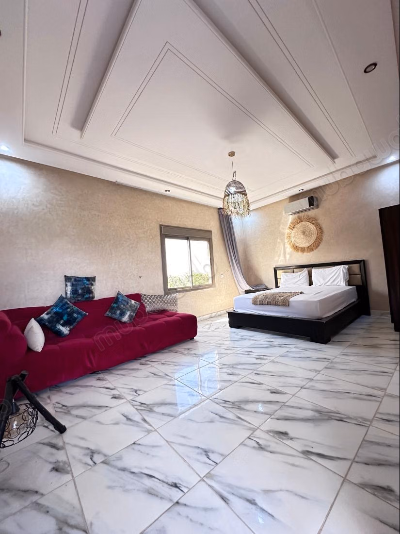 Villa à vendre à route d’ourika 
ghmate